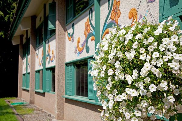 CRYSTAL MOUNTAIN HOTELS (Enumclaw)